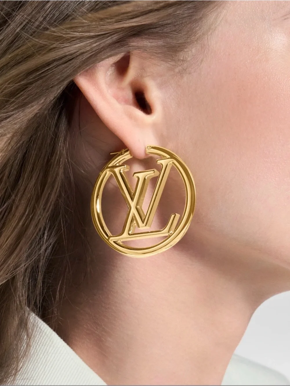 Louis Vuitto n elegant gold